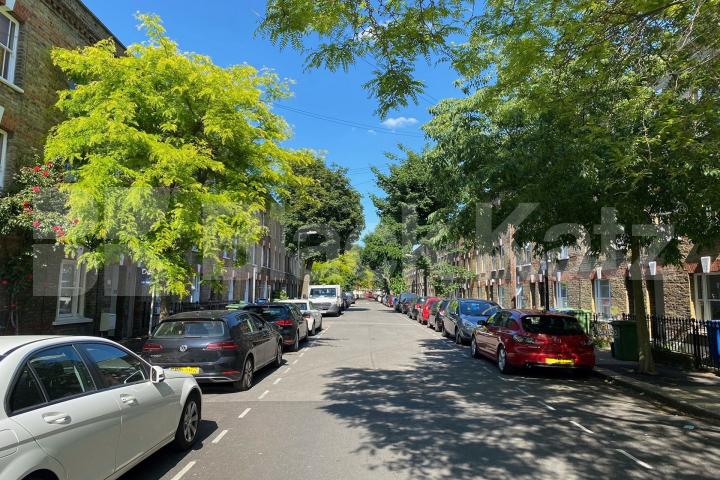 Bright & airy, offering approximately 1050 Sq. Ft.of living & entertaining space Henshaw Street, Elephant and Castle